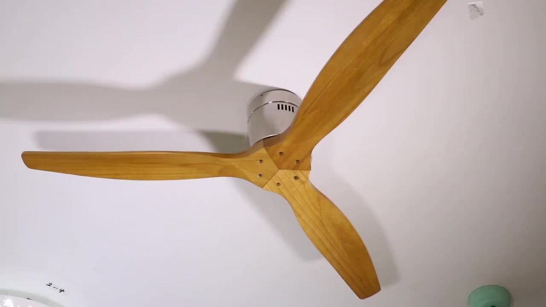 Εκλεκτής ποιότητας σπίτι 1320mm ματ άσπρος φυσικός ξύλινος ανώτατος ανεμιστήρας ελαφρύ 6000K ODM cOem